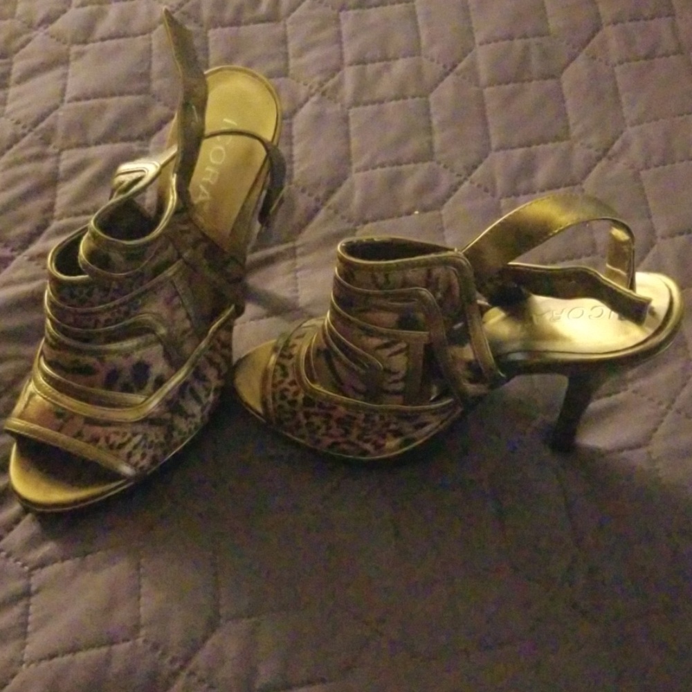 Shoes - Picture 4 of 6